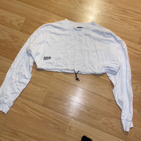 TALENTLESS Tops - Talentless cropped crew